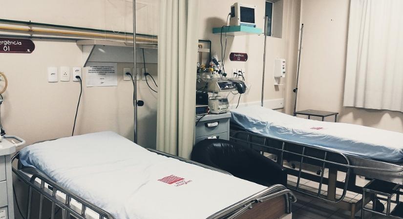 Fokozatosan, több tízezerrel csökkentik a kórházi ágyak számát