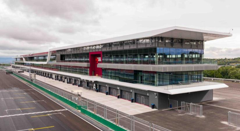 Arany díjat nyert a Hungaroring az IADA Nemzetközi Építészeti és Design Díjon