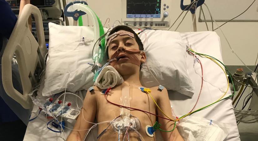 A kétségbeesett anya mindent megtesz, hogy megmentse a ritka szívbetegséggel küzdő 18 éves fiát