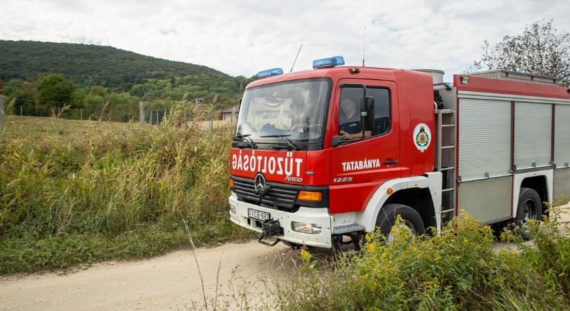 Lángol a határ, több mint 15 órája küzdenek a tűzoltók az érpataki tűzzel