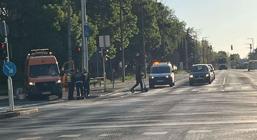 Személyautó és busz karambolozott a kaposvári Füredi csomópontban