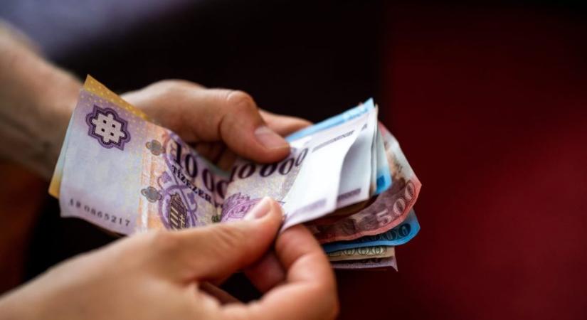 A hónap utolsó napján bal lábbal kelt fel a forint