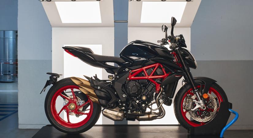 Új megjelenés: Nero Carbonio fényezéssel érkezik az MV Agusta Brutale 800