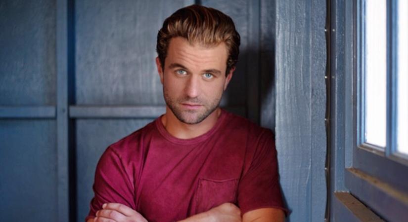 Rájössz, kinek a fia ez a jóképű pasi? Az apukája egy világhírű színész!