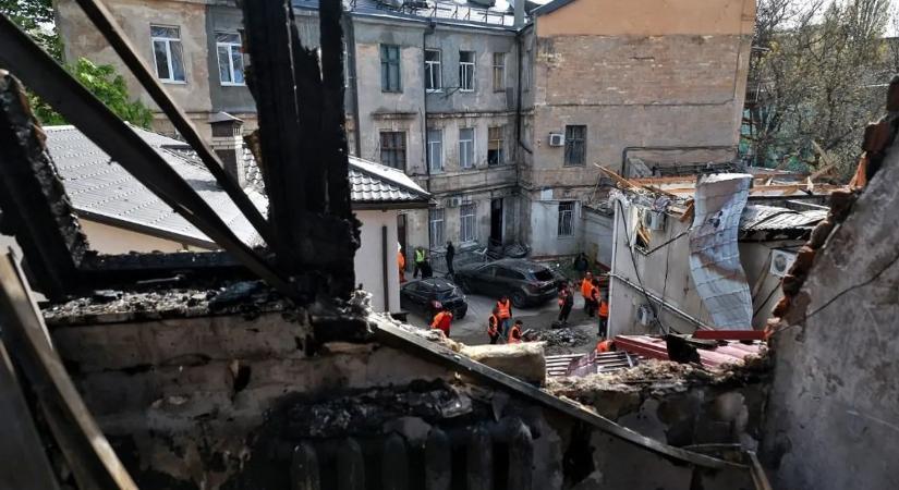 Nem kímélték a civileket: újabb orosz dróntámadás Odessza ellen – videó