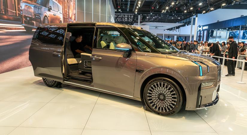 Megnéztük Kína kedvenc luxus egyterűjét