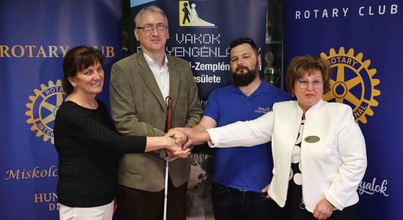 Jelentős felújítás és adományátadás segítette a látássérülteket - képekkel
