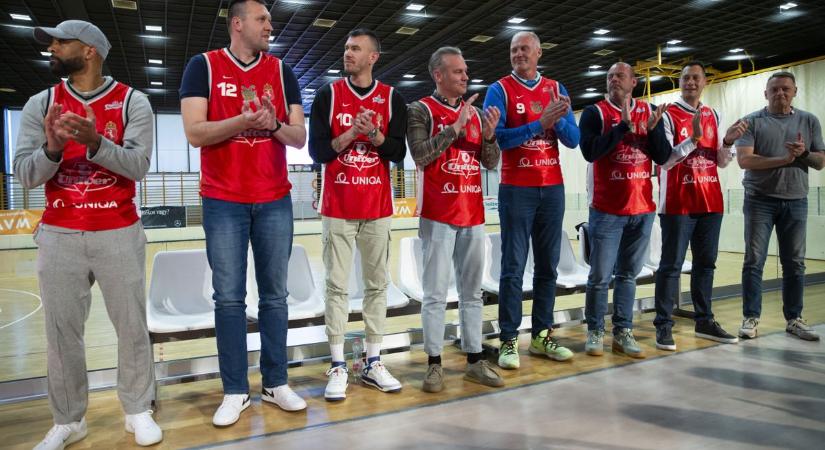 Húsz év után hazatértek a kupagyőztesek Kecskemétre  fotók