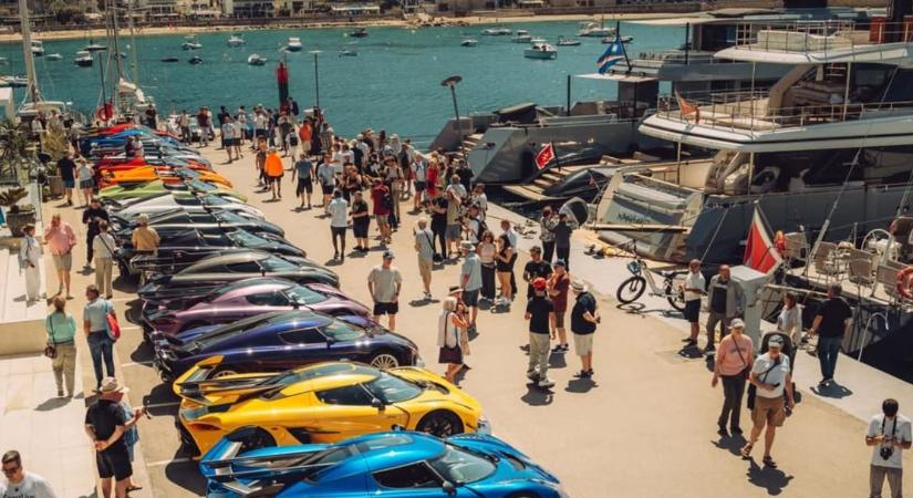 Ilyen egy igazi elit autóscsapat – a Koenigsegg hiperautói lepték el Mallorcát