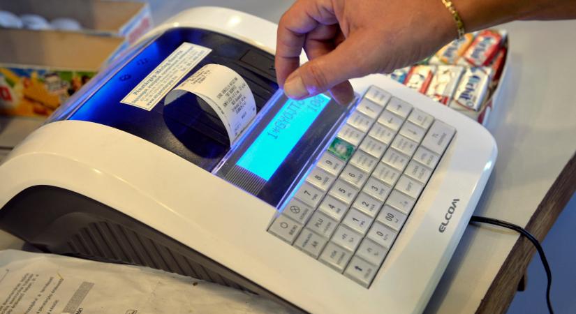 Akár üzletbezárás is lehet a vége! Adóellenőrök járják a boltokat a hosszú hétvégén