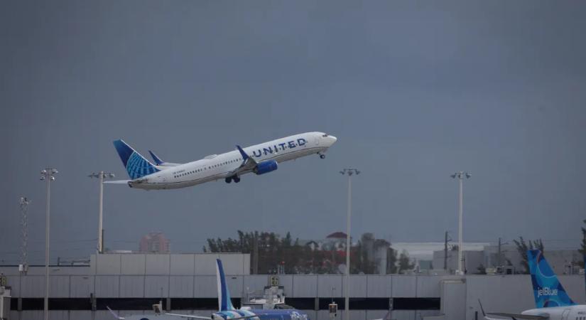 Drónnal ütközhetett egy amerikai utasszállító gép, a pilóta egy apró csillogó tárgyat látott