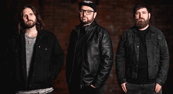 A tűz még mindig ég: Phil Campbell öröksége előtt tiszteleg Budapesten korábbi zenekara