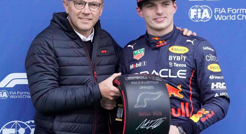 Domenicali üzent Verstappennek: Reméli, a négyszeres bajnok marad az F1-ben