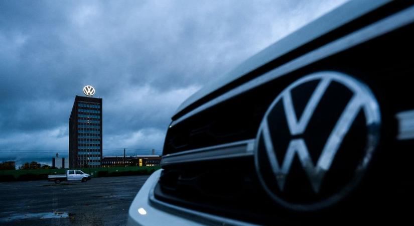 Fekete csütörtök: összeomlott a Volkswagen, sokkoló pénzügyi helyzetben van - totális átalakítás kezdődhet a német autóóriásnál