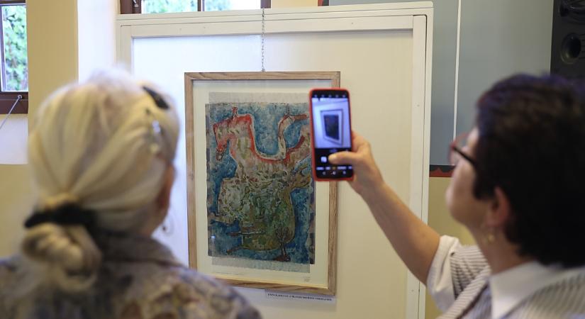 Gyönyörű alkotásokat láthatunk a debreceni templomban – fotókkal