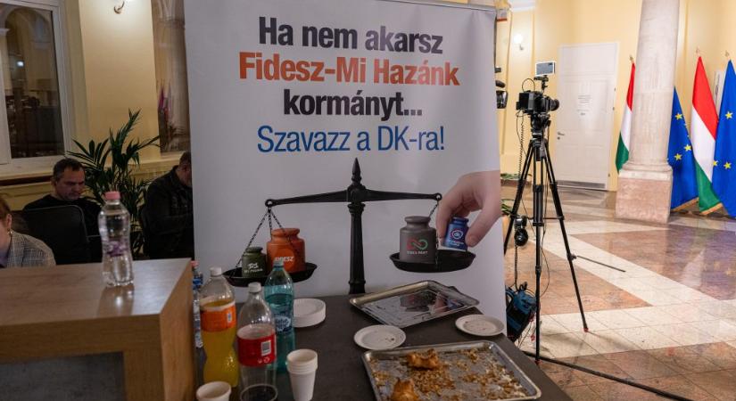 Aktivista-jelentkezésekkel támadták a DK honlapját, feljelentést tett a párt