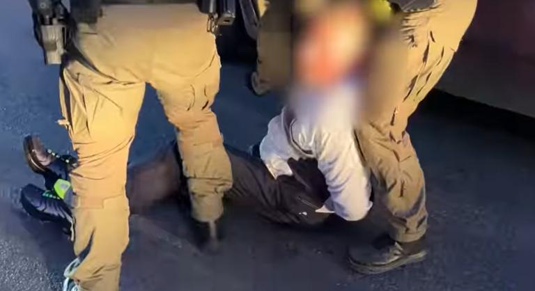 Gyermekpornográfiával gyanúsított férfit fogtak el Nyíregyházán, videón az akció