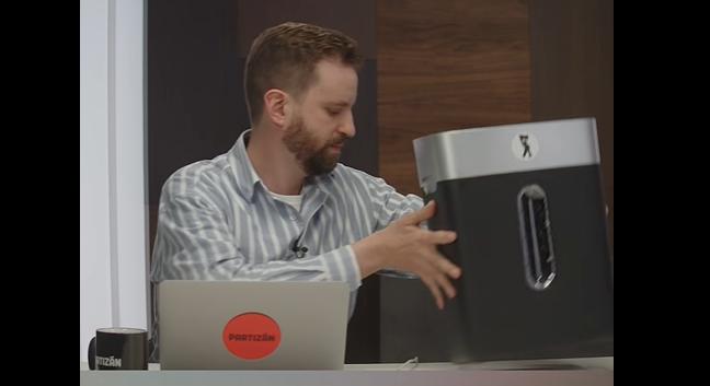 Itt a kép, ahogy Gulyás Márton ledarálta a közmédia műsormeghívóját – „Akinek bármifajta gerince, szakmai lelkiismerete vagy állampolgári indulata van, nyilvánvalóan nem fogad el ilyen meghívást…”