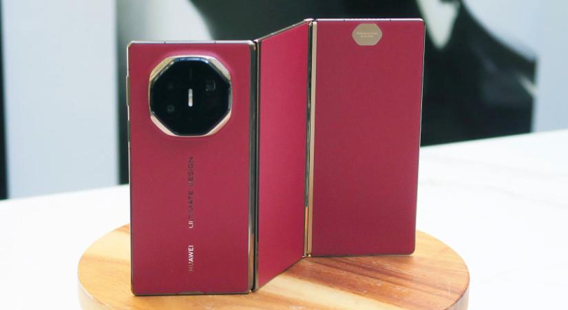 Jön a harmadik három részbe hajtható mobil a Huawei-től