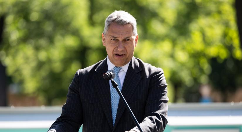 Megszólalt Lázár János: egy évre vállalta a képviselőséget