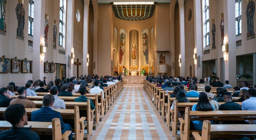 Komoly egészségügyi előnyökkel jár, ha valaki rendszeresen jár misére