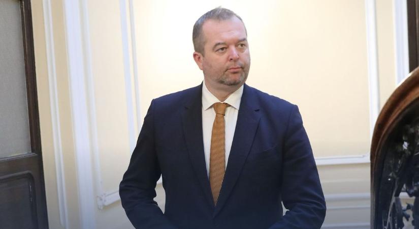 Benyújtotta lemondását Hollósy András alpolgármester, de szeptembertől folytatja a munkát