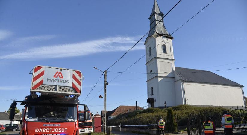 Tovább károsodott a gyürei református templom toronysisakjának borítása