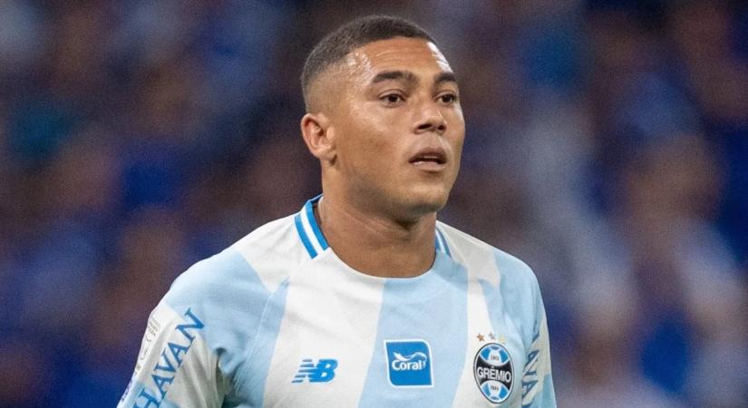 Kihagyta a tizenegyest, majd az újrarúgatott és a még egyszer újrarúgatott tizenegyest is