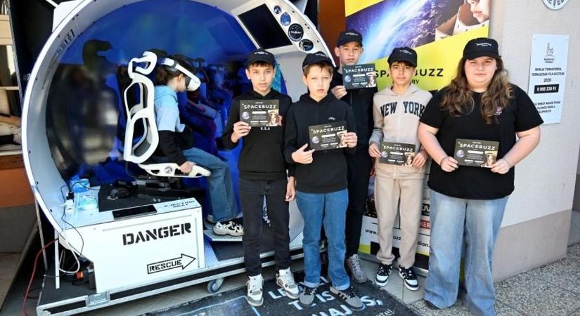 VR szimulátor: űrutazáson jártunk egy dolgos csütörtökön - fotók