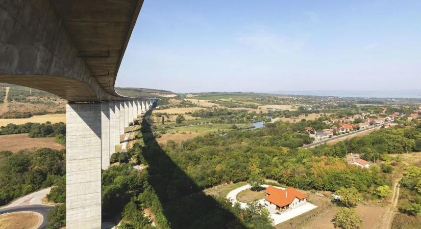 Tragédia a kőröshegyi völgyhídon: a mélybe vetette magát egy férfi
