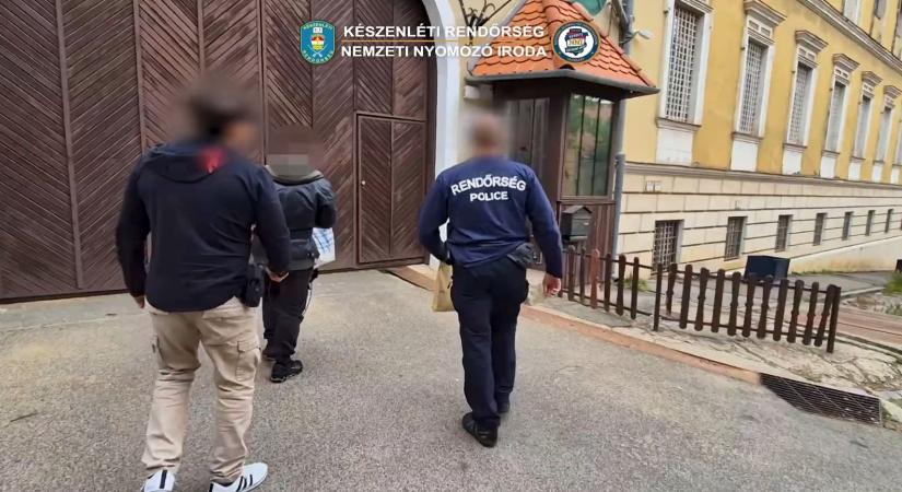 Brit jelzés után fogták el a meztelen kislányokról felvételeket készítő pécsi férfit