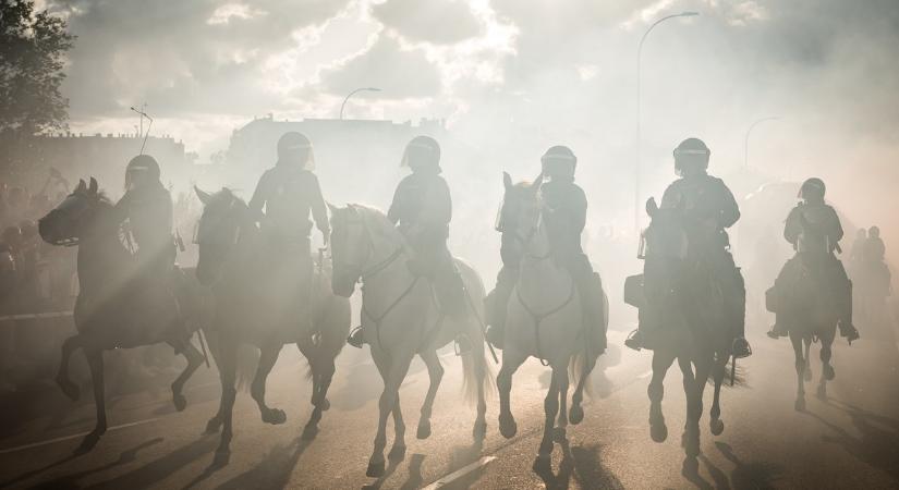 WC-papír-zápor, tömegoszlatás és pályaszéli dulakodás – még sokáig beszédtéma lesz az Atlético és az Arsenal csatája