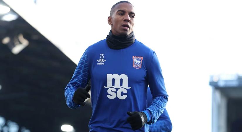 Huszonhárom év után visszavonul Ashley Young