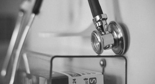 Gyermekorvosokat toboroz a Tisza Párt képviselőjelöltje