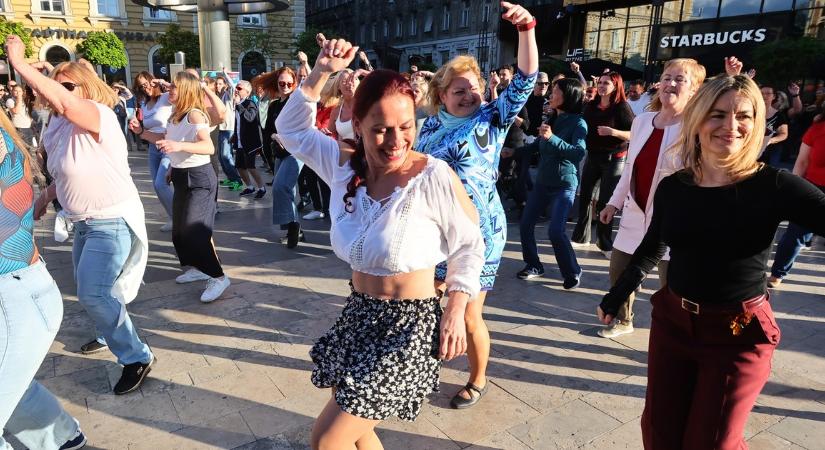 Elfoglaták a táncosok a Nyugati pályaudvart - fotók