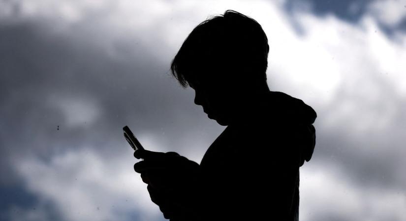 Gyermekvédelem vagy digitális szuperkontroll? – az EU a gyerekekre hivatkozva szabályozza szét az internetet