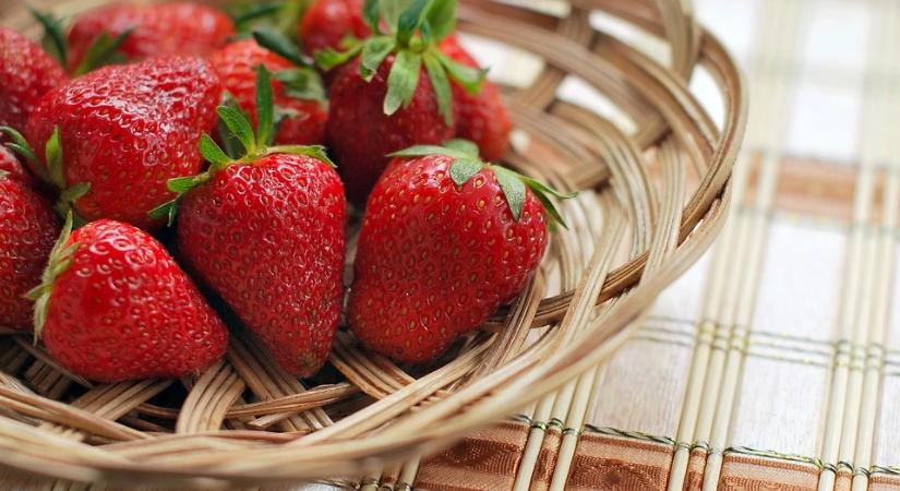 Indulnak a szamóca-ellenőrzések