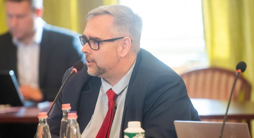 Nem engedné a DK-ból kilépett óbudai polgármester, hogy pártok induljanak az önkormányzati választásokon