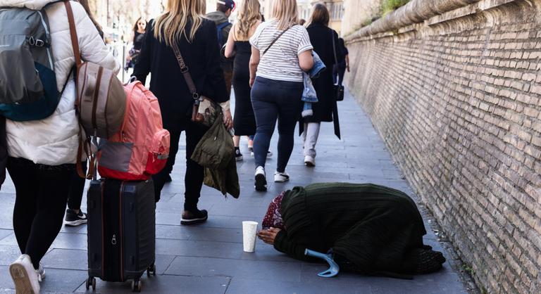 Majdnem 100 millió embert veszélyeztet a szegénység az Unióban, megjöttek a magyar adatok is