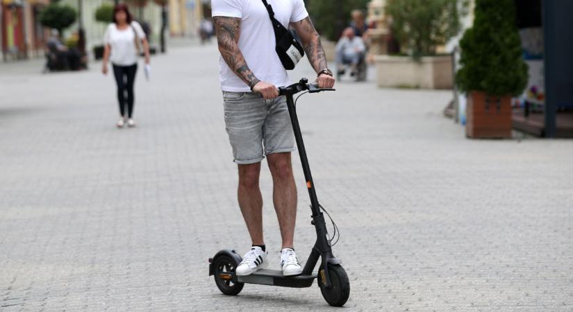 Megvan a döntés! Kitiltották a rollereket a kaposvári belvárosból