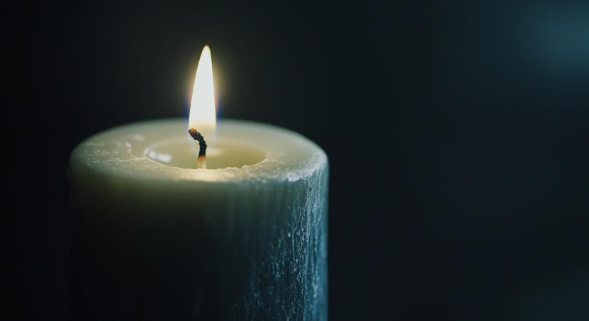 Tragédia: belehalt sérüléseibe a besztercei mozgólépcsőről lezuhant idős férj