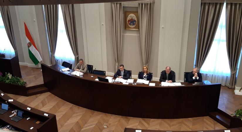 Helytelenítette Debrecen polgármestere a Fidesz háborús riogatását