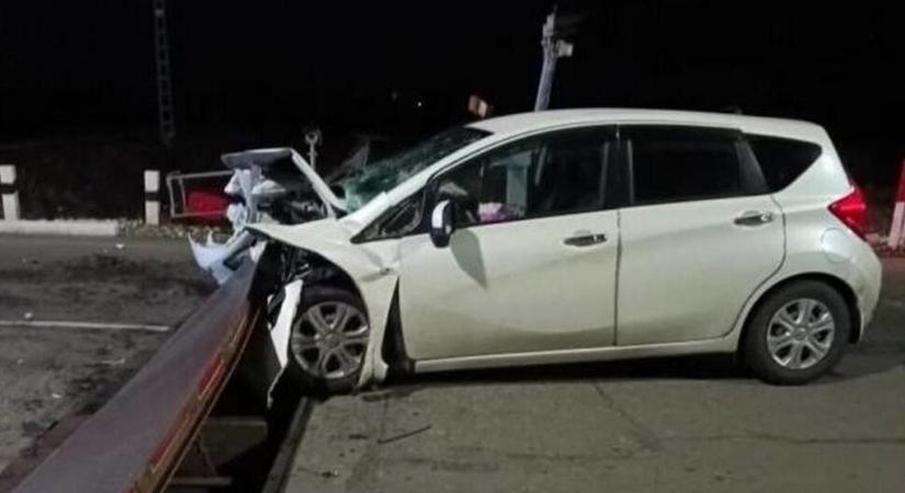 Sorompó helyett brutális csapda? Így is lehet szabályozni a vasúti átjárókat