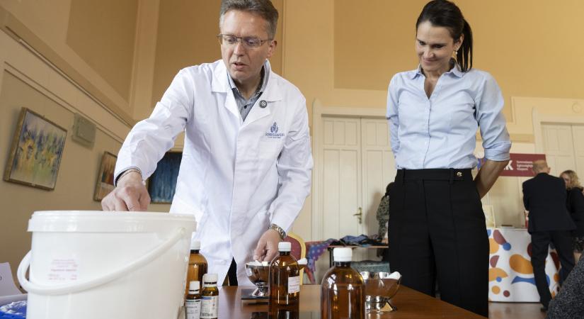 Hankó Balázs nem tud hibázni: a Bajnokok Ligája himnuszának magyar népzenei hangszerelésben történő előadására és egy Guiness-rekordkísérletre is adott 17 milliót