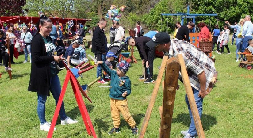 Veterán autók, főzőverseny, ugrálóvár és bál is lesz a sárkeresztesi majálison