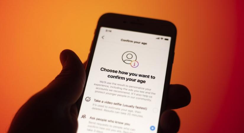 Kötelező netes életkor-ellenőrzést vezet be az EU