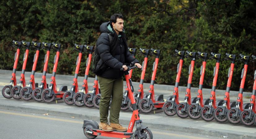 Újabb magyar város központjából tiltották ki az elektromos rollereket