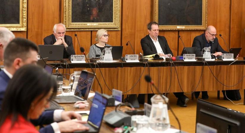 Hosszas vita az azbeszt-ügyről, újabb rendkívüli ülés is jöhet