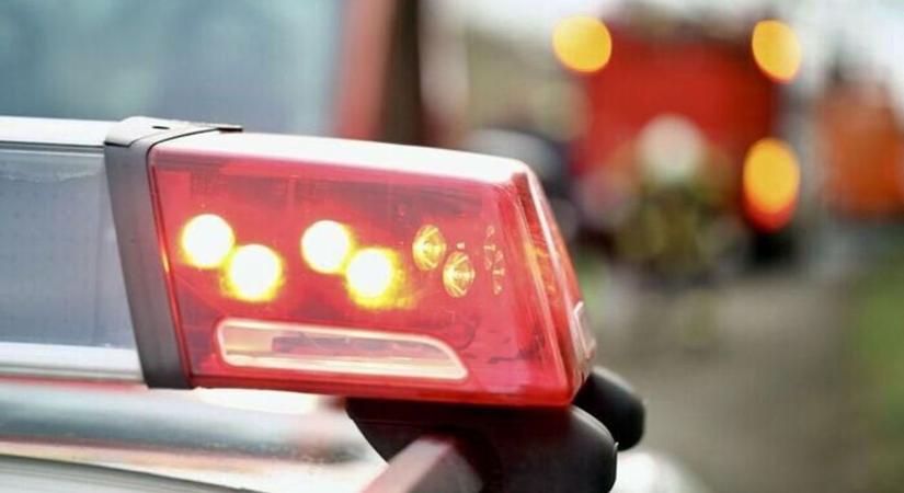 Villanyoszlopnak ütközött egy személyautó Zalában – a hatóságok már a helyszínen