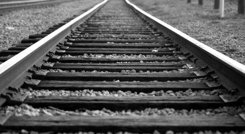 Vonatgázolás történt Győrszentiván és Nagyszentjános között - hosszabb menetidő